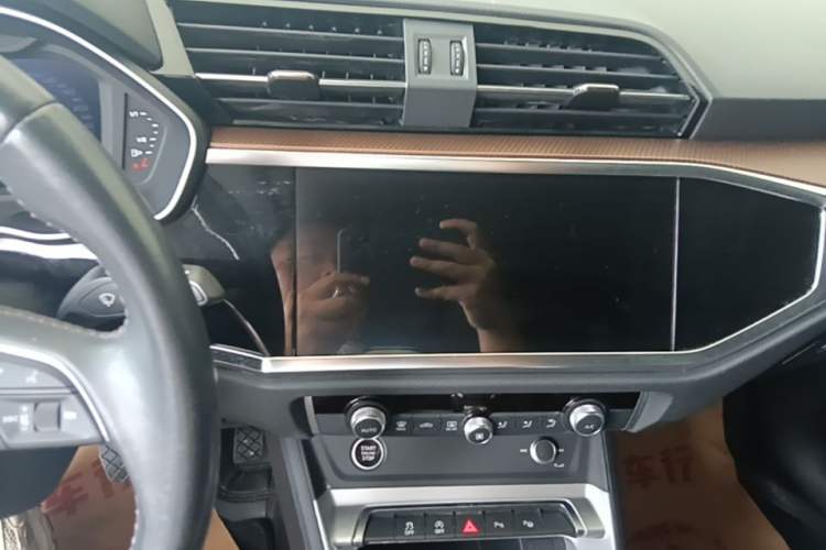 Used Audi Q3 2021 35 TFSI Fashionable and Elegant Model Audio And AC Panel