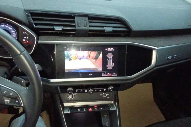 Used Audi Q3 2021 35 TFSI Fashion Dynamic Model Audio And AC Panel