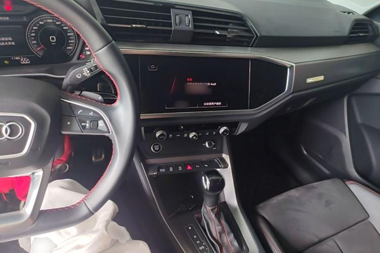 Used Audi Q3 2021 40 TFSI Fashion Dynamic Model Center Console