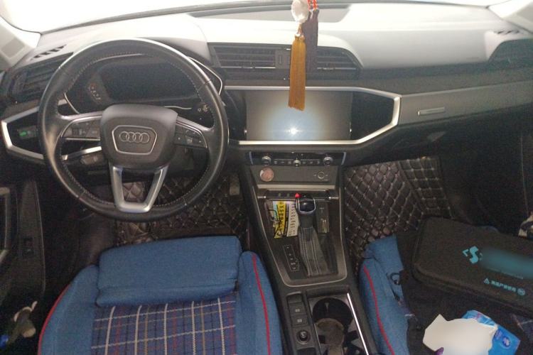 Used Audi Q3 2021 35 TFSI Progressive Dynamic Edition Center Console