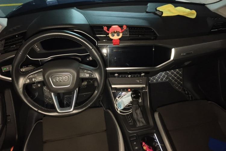Used Audi Q3 2021 35 TFSI Progressive Dynamic Edition Center Console