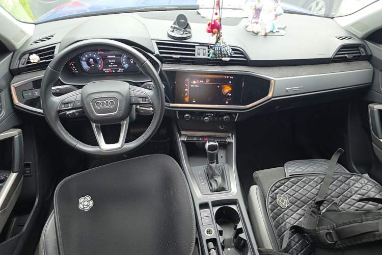 Used Audi Q3 2021 35 TFSI Progressive Dynamic Edition Center Console