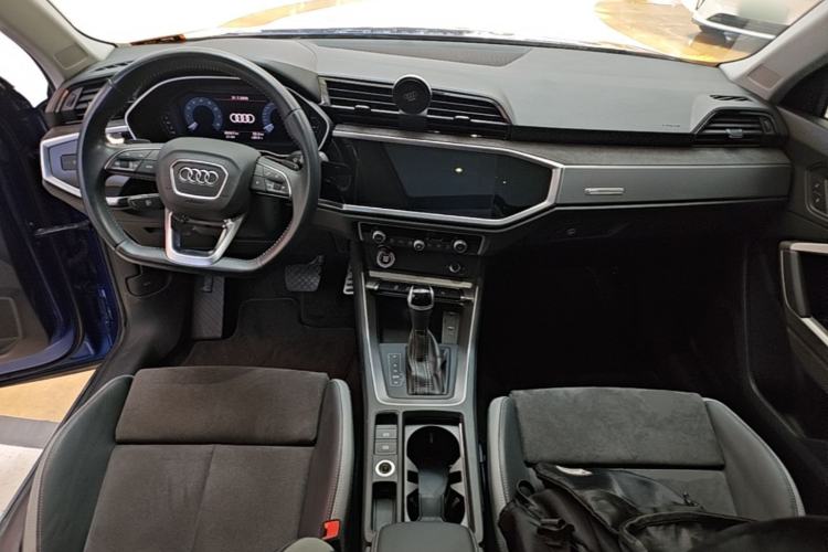 Used Audi Q3 2021 35 TFSI Fashion Dynamic Model Center Console