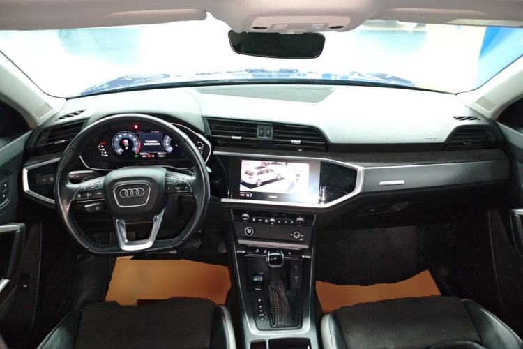 Used Audi Q3 2021 35 TFSI Fashion Dynamic Model Center Console