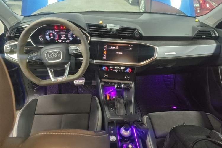 Used Audi Q3 2021 35 TFSI Fashion Dynamic Model Center Console