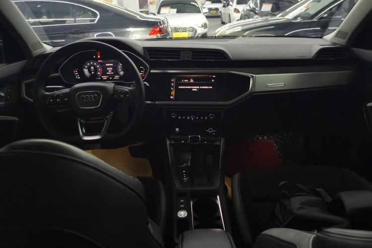 Used Audi Q3 2021 35 TFSI Fashion Dynamic Model Center Console