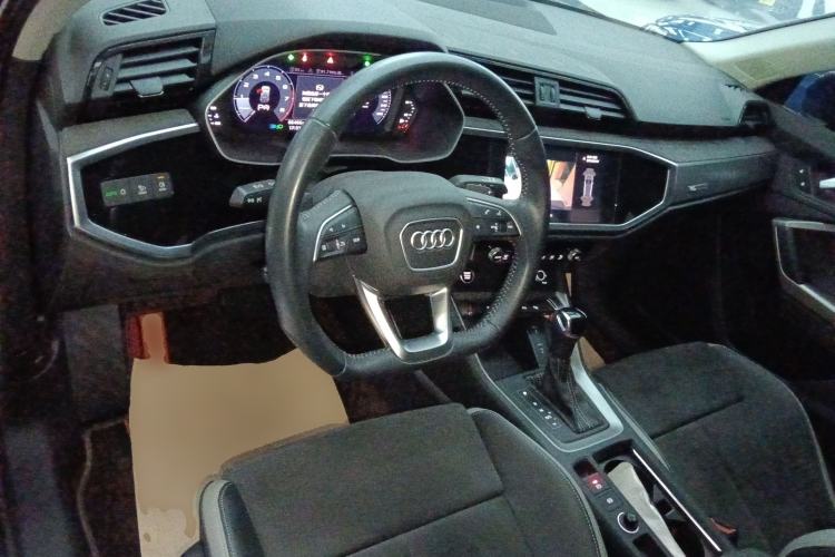 Used Audi Q3 2021 35 TFSI Fashion Dynamic Model Center Console