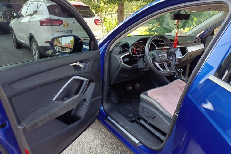 Used Audi Q3 2021 35 TFSI Progressive Dynamic Edition Driver Seat