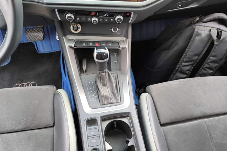 Used Audi Q3 2021 35 TFSI Fashion Dynamic Model Gear Lever