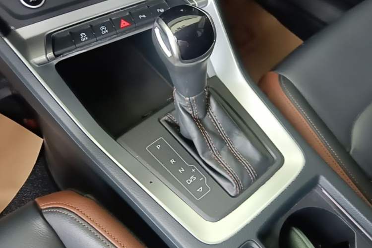 Used Audi Q3 2021 35 TFSI Fashionable and Elegant Model Gear Lever