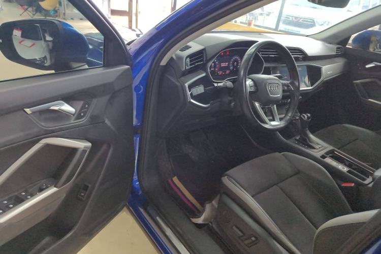 Used Audi Q3 2021 35 TFSI Progressive Dynamic Edition Interior 3