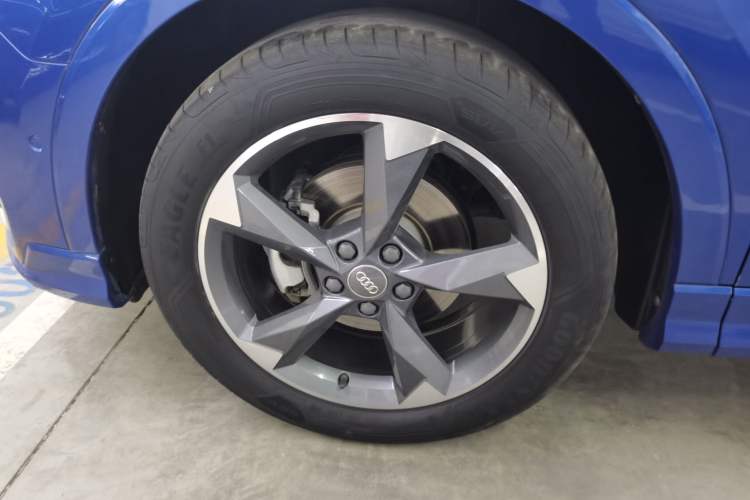 Used Audi Q3 2021 35 TFSI Fashion Dynamic Model Left Front Wheel Hub