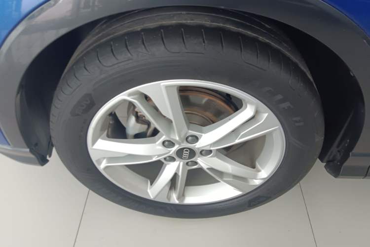 Used Audi Q3 2021 35 TFSI Fashionable and Elegant Model Left Front Wheel Hub