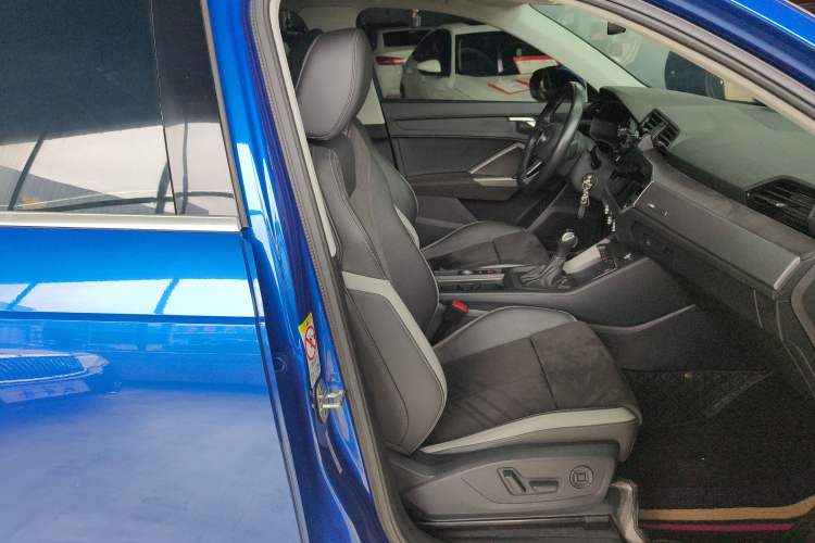 Used Audi Q3 2021 35 TFSI Progressive Dynamic Edition Right Front Seat