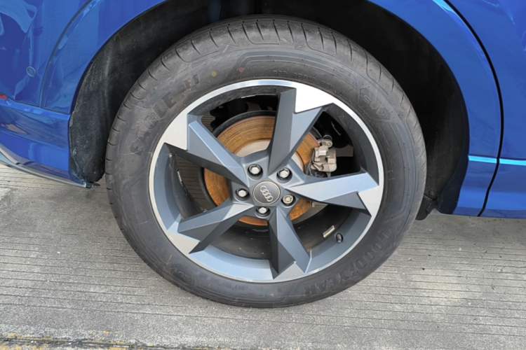 Used Audi Q3 2021 35 TFSI Fashion Dynamic Model Right Rear Wheel Hub