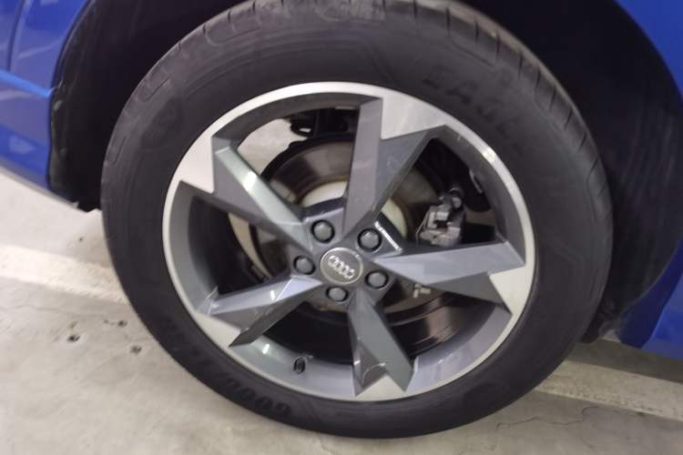 Used Audi Q3 2021 35 TFSI Fashion Dynamic Model Right Rear Wheel Hub