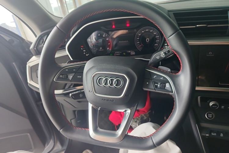 Used Audi Q3 2021 40 TFSI Fashion Dynamic Model Steering Wheel