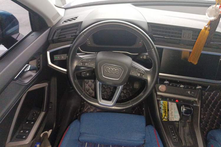 Used Audi Q3 2021 35 TFSI Progressive Dynamic Edition Steering Wheel