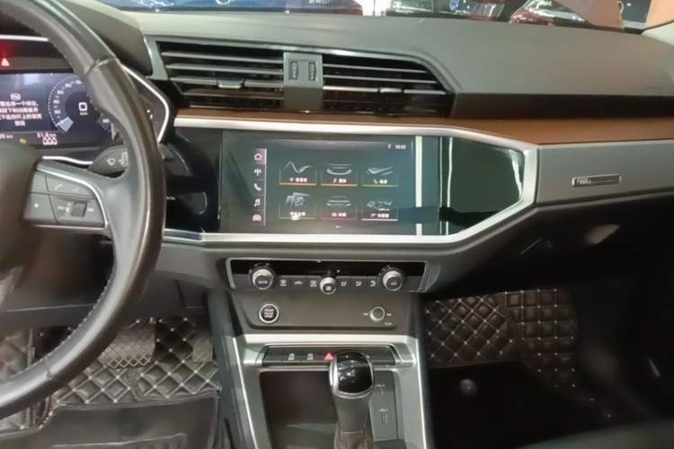 Used Audi Q3 2021 35 TFSI Fashionable and Elegant Model Audio And AC Panel