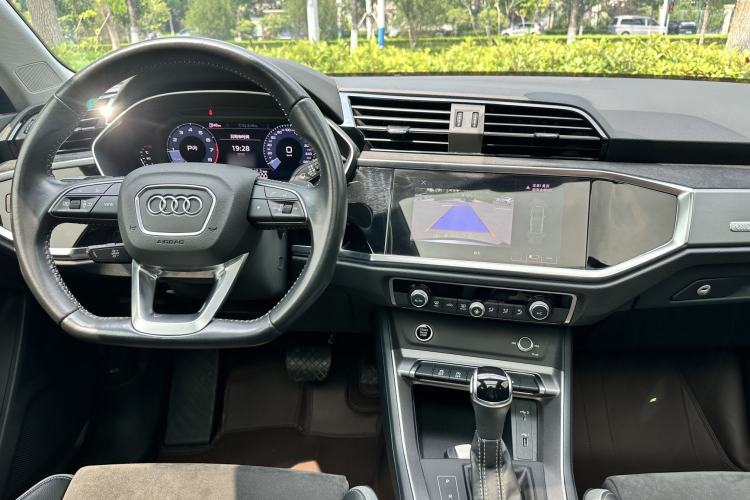 Used Audi Q3 2021 35 TFSI Fashion Dynamic Model Audio And AC Panel