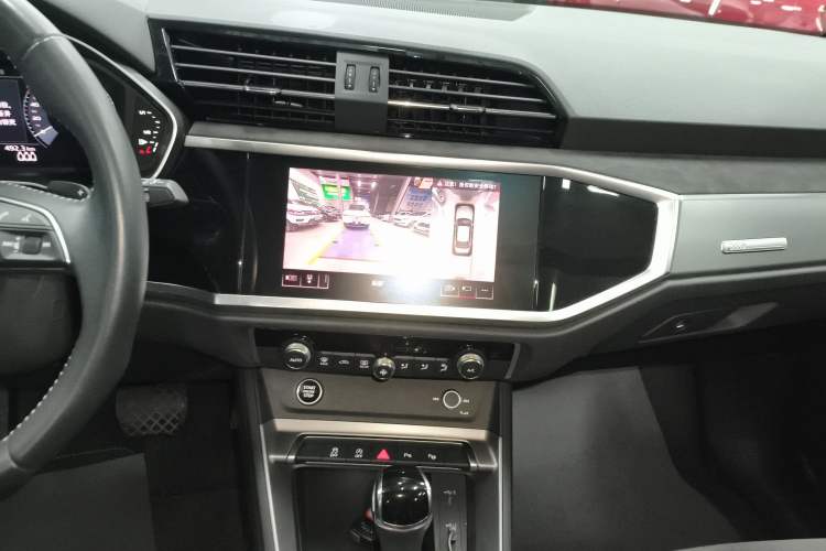 Used Audi Q3 2021 35 TFSI Fashion Dynamic Model Audio And AC Panel