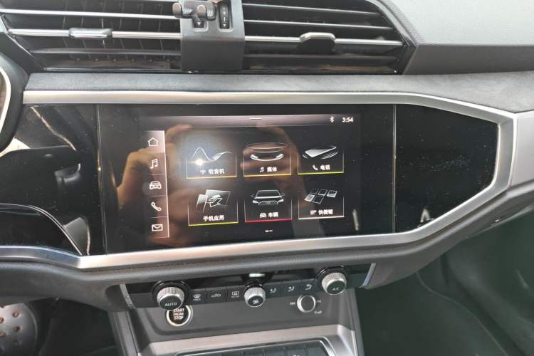 Used Audi Q3 2021 35 TFSI Fashion Dynamic Model Audio And AC Panel