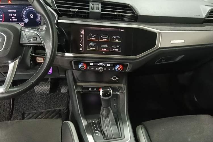 Used Audi Q3 2021 35 TFSI Progressive Dynamic Edition Audio And AC Panel