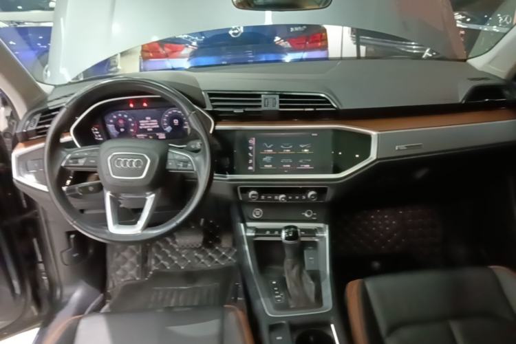 Used Audi Q3 2021 35 TFSI Fashionable and Elegant Model Center Console