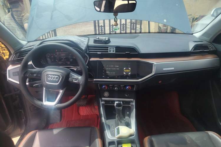 Used Audi Q3 2021 35 TFSI Fashionable and Elegant Model Center Console