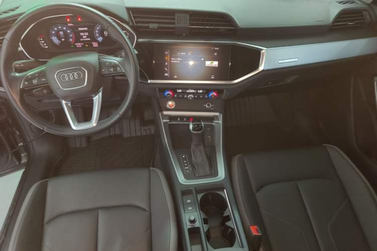 Used Audi Q3 2021 35 TFSI Advanced Style Edition Center Console