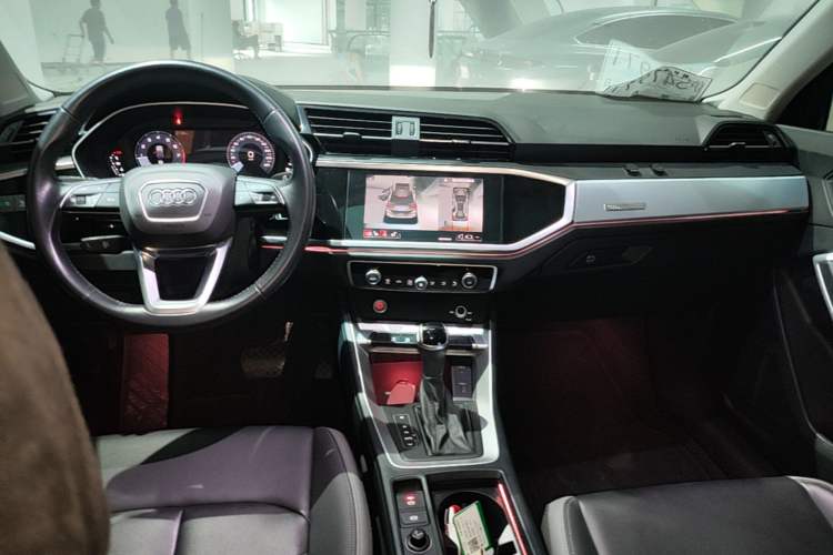 Used Audi Q3 2021 35 TFSI Advanced Style Edition Center Console
