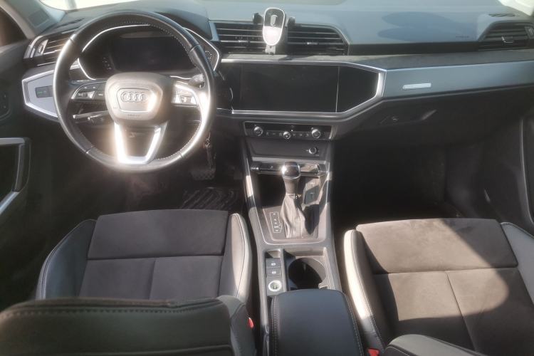 Used Audi Q3 2021 35 TFSI Progressive Dynamic Edition Center Console