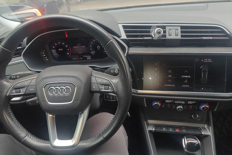 Used Audi Q3 2021 35 TFSI Progressive Dynamic Edition Center Console