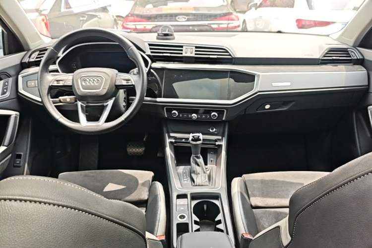 Used Audi Q3 2021 35 TFSI Progressive Dynamic Edition Center Console