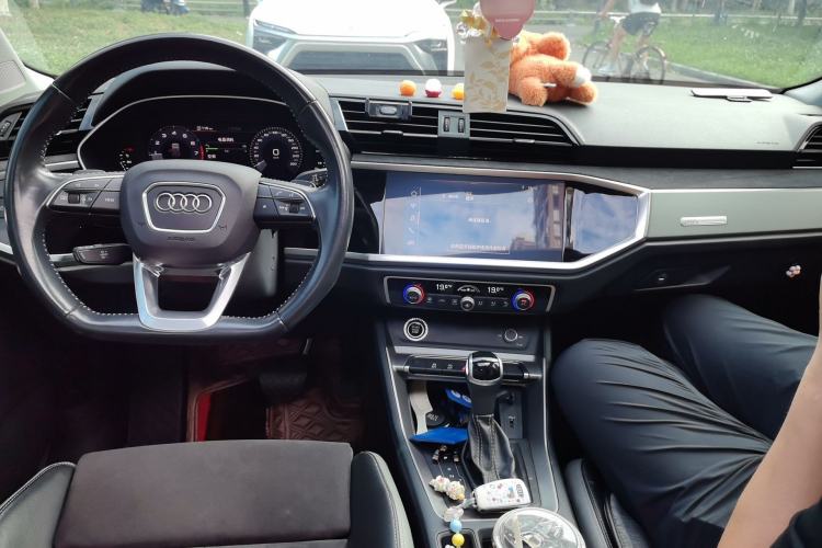 Used Audi Q3 2021 35 TFSI Fashion Dynamic Model Center Console