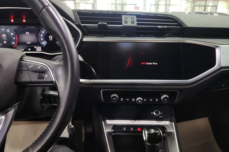 Used Audi Q3 2021 35 TFSI Advanced Style Edition Center Console