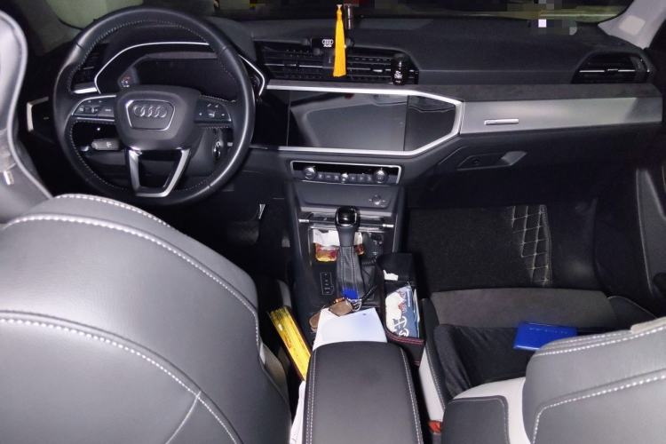 Used Audi Q3 2021 35 TFSI Progressive Dynamic Edition Center Console