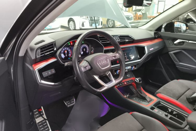 Used Audi Q3 2021 40 TFSI Fashion Dynamic Model Center Console