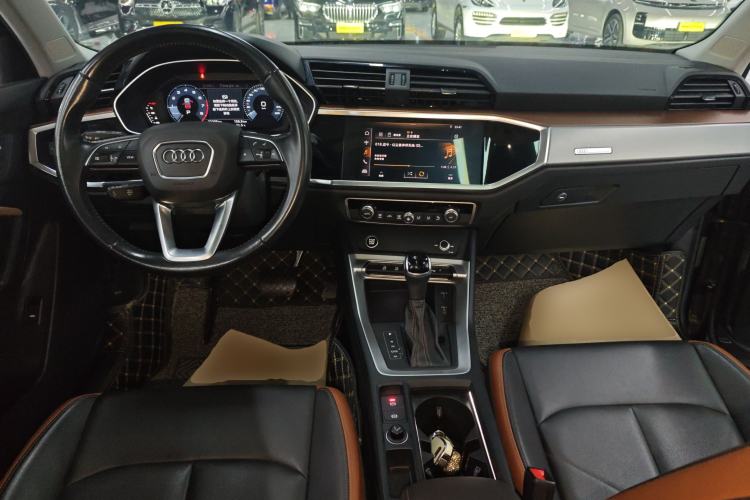 Used Audi Q3 2021 35 TFSI Fashionable and Elegant Model Center Console
