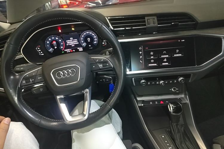 Used Audi Q3 2021 35 TFSI Progressive Dynamic Edition Center Console
