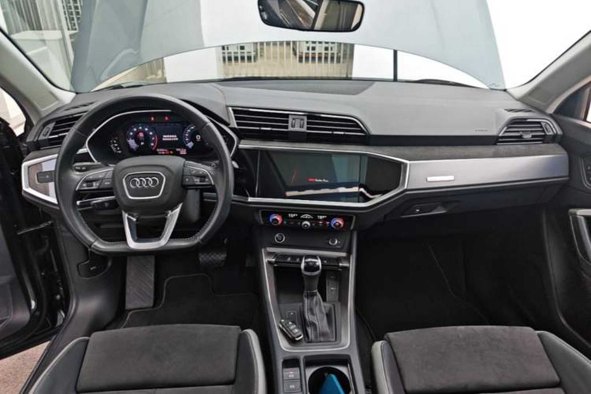 Used Audi Q3 2021 35 TFSI Fashion Dynamic Model Center Console