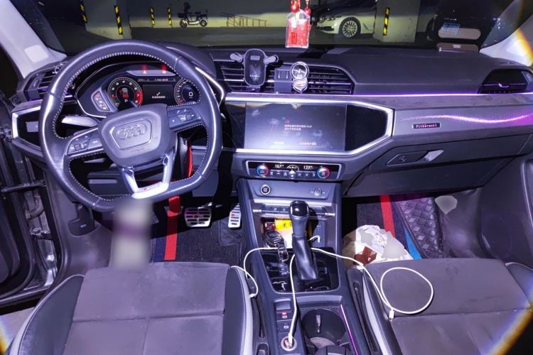 Used Audi Q3 2021 35 TFSI Fashion Dynamic Model Center Console