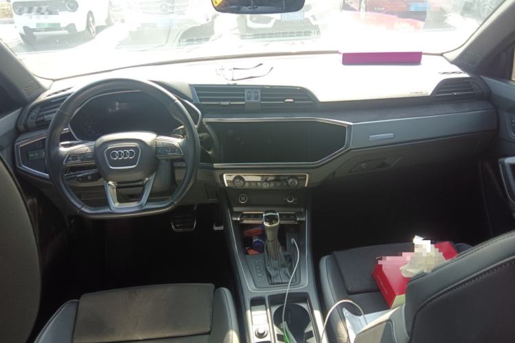 Used Audi Q3 2021 45 TFSI quattro Fashion Dynamic Model Center Console