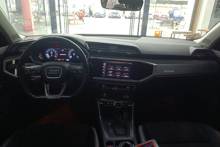 Used Audi Q3 2021 35 TFSI Fashion Dynamic Model Center Console
