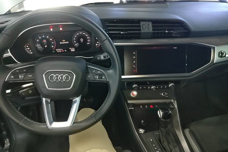 Used Audi Q3 2021 35 TFSI Progressive Dynamic Edition Center Console