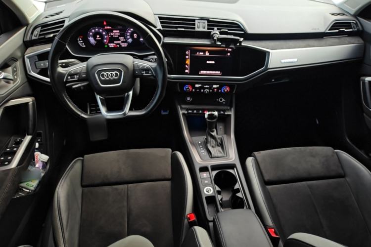 Used Audi Q3 2021 45 TFSI quattro Fashion Dynamic Model Center Console