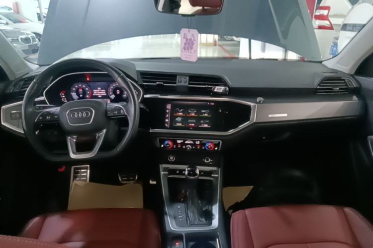 Used Audi Q3 2021 35 TFSI Fashion Dynamic Model Center Console