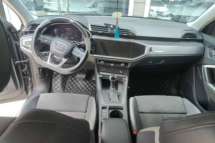 Used Audi Q3 2021 35 TFSI Fashion Dynamic Model Center Console