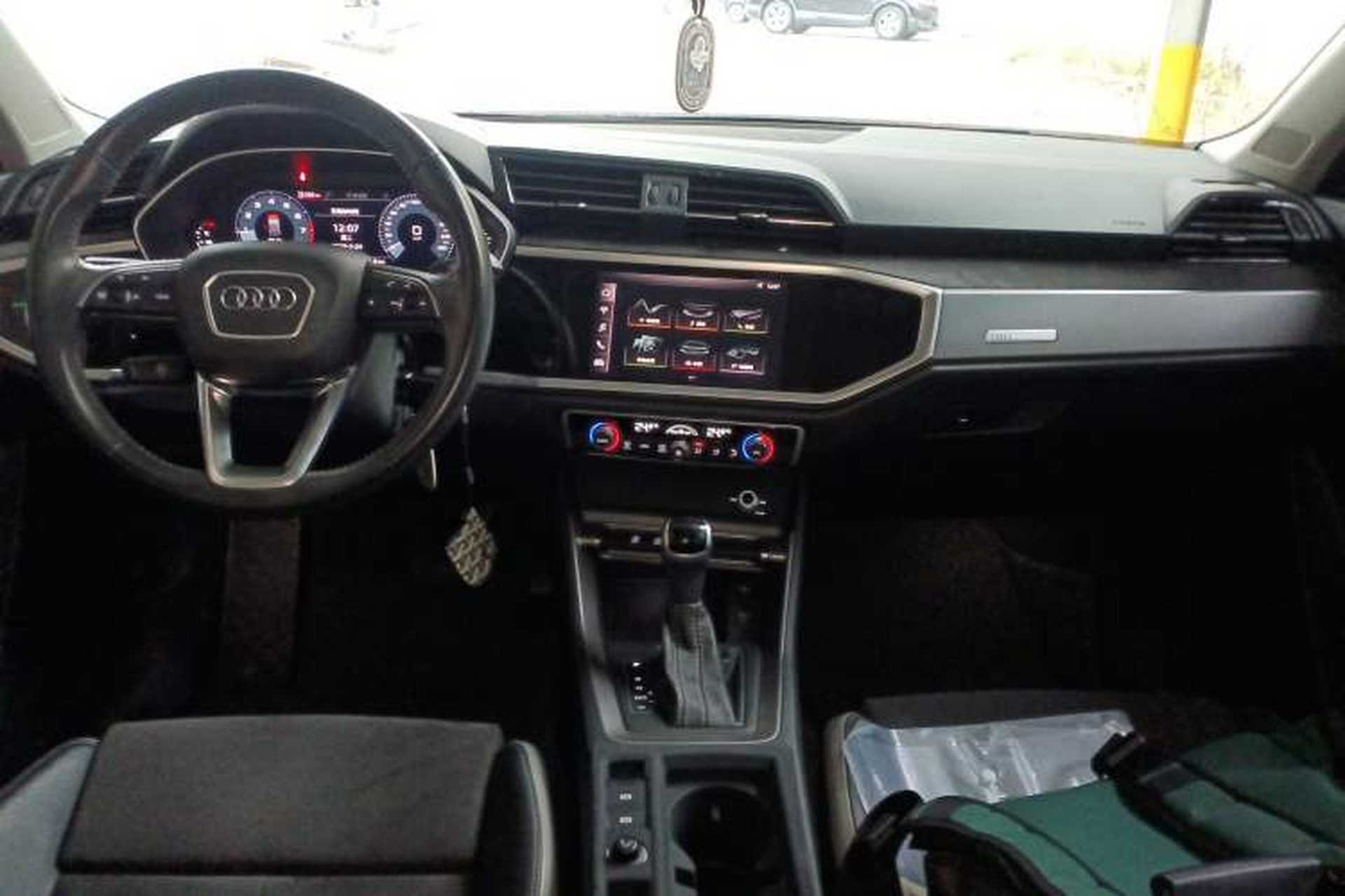 Used Audi Q3 2021 35 TFSI Progressive Dynamic Edition Center Console