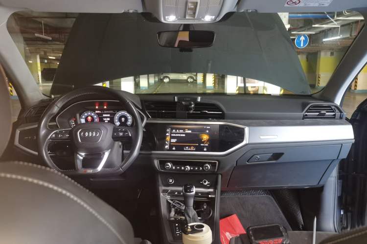 Used Audi Q3 2021 35 TFSI Fashion Dynamic Model Center Console